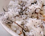 A picture of step 4 of Yukari and Shio Kombu Rice Balls (Onigiri).