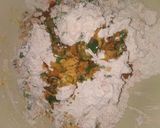 A picture of step 4 of Hariyali Thepla.