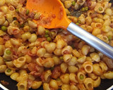 Foto del paso 3 de la receta: Pasta tiburón gratinada con guisantes