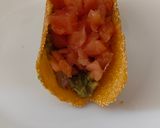 Foto del passaggio 7 della ricetta Tacos di salmone e avocado