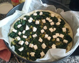 Foto del paso 4 de la receta: Quiche de espinacas y ajitos tiernos