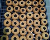 Foto langkah ke 2 dari resep Almond Thumbprint Cookies.