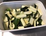 Une image de l'étape 2 de Courgettes aux merguez,tomate et épices.