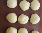 Foto langkah ke 2 dari resep Chicken Sausage Butter Rolls 🥐🍗😍.