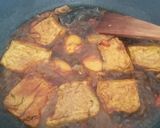 Foto langkah ke 3 dari resep Semur Kecap Tahu & Telor Pedas.
