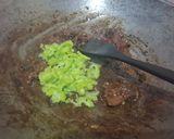 Foto langkah ke 6 dari resep Tumis Daging Pare Lombok.