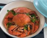 A picture of step 3 of Casseroled Black Crabs With Glass Noodles.