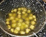 A picture of step 2 of Neapolitan Struffoli with Pistachio Crumble.