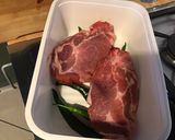Une image de l'étape 4 de Cotes de porc grillées,marinées aux pommes de terre et piments verts.