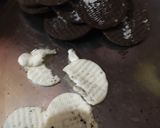 A picture of step 1 of Orio biscuits cake.
