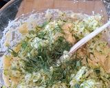 Une image de l'étape 2 de Gâteau de courgettes menthe, skyr et halloumi.