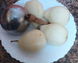 Foto del paso 3 de la receta: Peras al mosto blanco en almíbar de albaricoque y vainilla