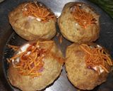 A picture of step 3 of Dahi puri.
