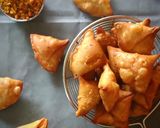 A picture of step 4 of Farsan samosa.