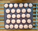 Foto del passaggio 9 della ricetta Vegan Macarons con aquafaba