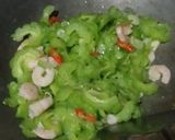 Foto langkah ke 3 dari resep Tumis Pare Udang.