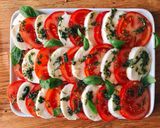 Hình bước làm 4 của món 💚 Salad Caprese (Phô Mai Mozzarella Tươi & Cà Chua)