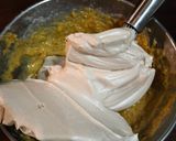 Foto langkah ke 4 dari resep Banana Chiffon Cake.