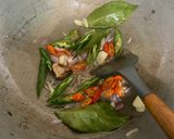 Foto langkah ke 1 dari resep Tumis Jamur Tiram Ayam dan Bakso.