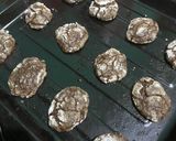 Foto langkah ke 7 dari resep Chocolate Crinkle Cookies, No margarin.