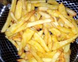 A picture of step 1 of Potato chips and fried egg.