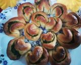 A picture of step 14 of Spinach garlic flower bread.