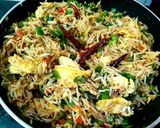 A picture of step 4 of Singapore Egg Fried Rice.