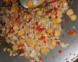 รูปขั้นตอนการทำที่ 4 ของ ผัดกระเพราหมูสับลูกชิ้นไก่
