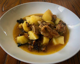 Foto del paso 8 de la receta: Cazuela de patatas, costillas y setas con su caldo