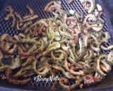 A picture of step 5 of Bittergourd-Onion Subzi.