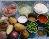 A picture of step 1 of Aloo Matar Gosht.