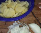 Foto del paso 1 de la receta: Tortilla de patatas con cebolla