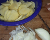 Foto del paso 1 de la receta: Tortilla de patatas con cebolla