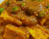 A picture of step 1 of Matar paneer.
