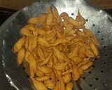 Foto langkah ke 5 dari resep Kue Bawang gunting.