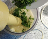 Foto del paso 3 de la receta: Puré de patata a la leche de soja con cilantro y ensalada de rúcula