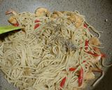 Foto langkah ke 5 dari resep Spagheti Kari Hijau Instan Udang Telur.