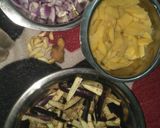 फ्राई बैंगन आलू सब्जी (Fry baingan aloo sabzi recipe in Hindi) रेसिपी चरण 1 फोटो