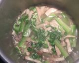 Hình bước làm 2 của món Canh bí xanh, nấm đùi gà