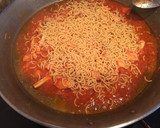 Foto del paso 6 de la receta: Fideuá en pareja 💏(papa👨‍🍳cocinando👨‍🍳y yo de pinche 👩🏻‍🍳🤳)