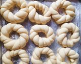 Foto langkah ke 4 dari resep Donat Cantik.