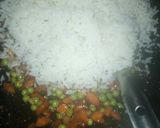 A picture of step 2 of Tomato fried rice with shredded beef.