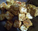 A picture of step 6 of Paneer tikka cheese burst pizza.