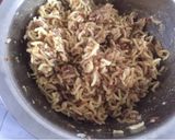 Foto langkah ke 2 dari resep 13. Martabak Telur Indomie Enak Simple.