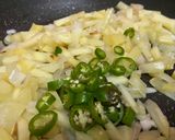 A picture of step 2 of Spanish omelette.