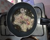 A picture of step 2 of Tomatoes sauce.