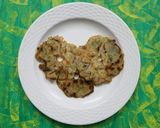 A picture of step 3 of Jowar thalipeeth.