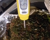 Foto del paso 13 de la receta: "Lomo de cerdo al pimiento" en una cama de espárragos y puré
