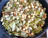 Foto del paso 6 de la receta: Garbanzos con judías, habas y jamón
