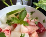 Une image de l'étape 2 de Salade de melon et nectarine à la menthe.
